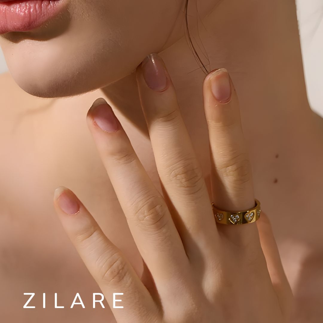 Anillo bañado en oro 18k con corazones y circonias Fabiola