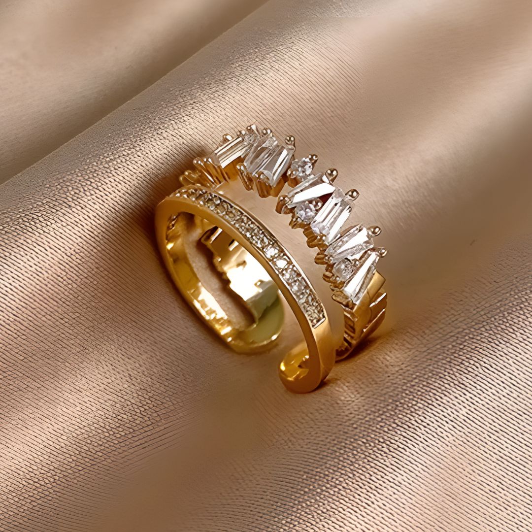 Anillo con Brillantes en Diseño Abierto Bañado en Oro Noa