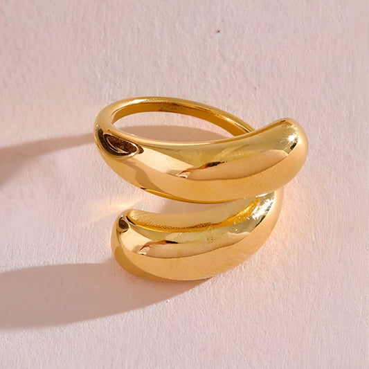 Anillo dorado bañado oro 18k sofisticado y atrevido Nadia