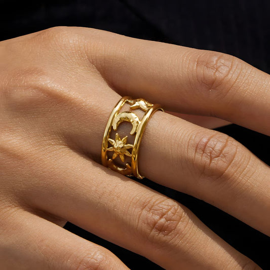 Anillo delicado baño de oro 18k con diseño celestial Marisol