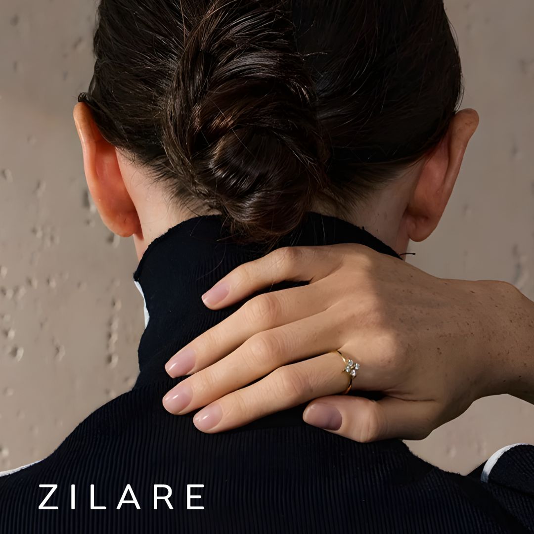 Anillo dorado con flor brillante bañado en oro 18k Danna