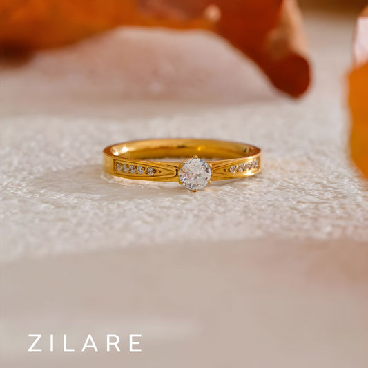 Anillo dorado con zirconias y piedra bañado oro 18k Romina