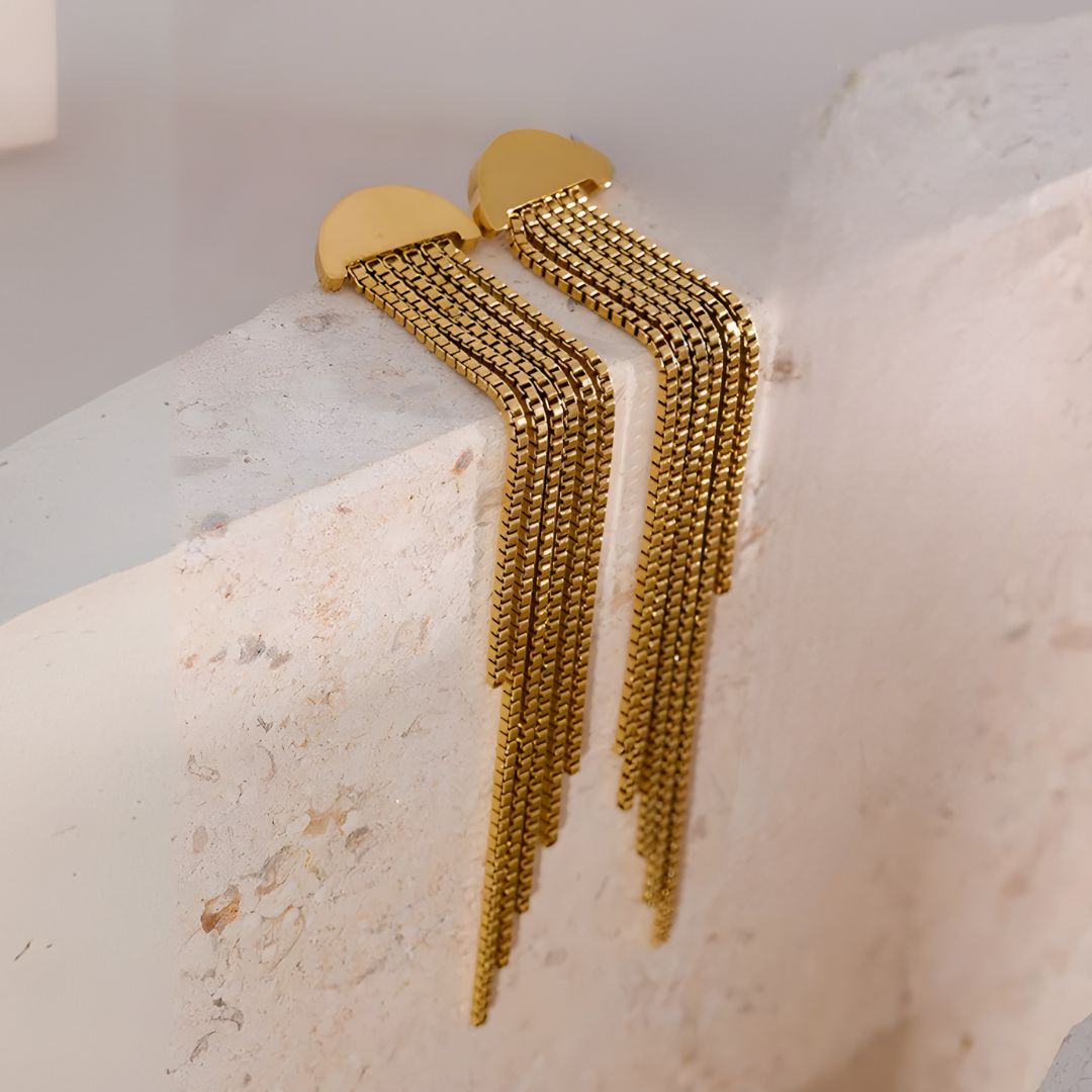 Aretes dorados bañados oro 18k sofisticados y llamativos Luz