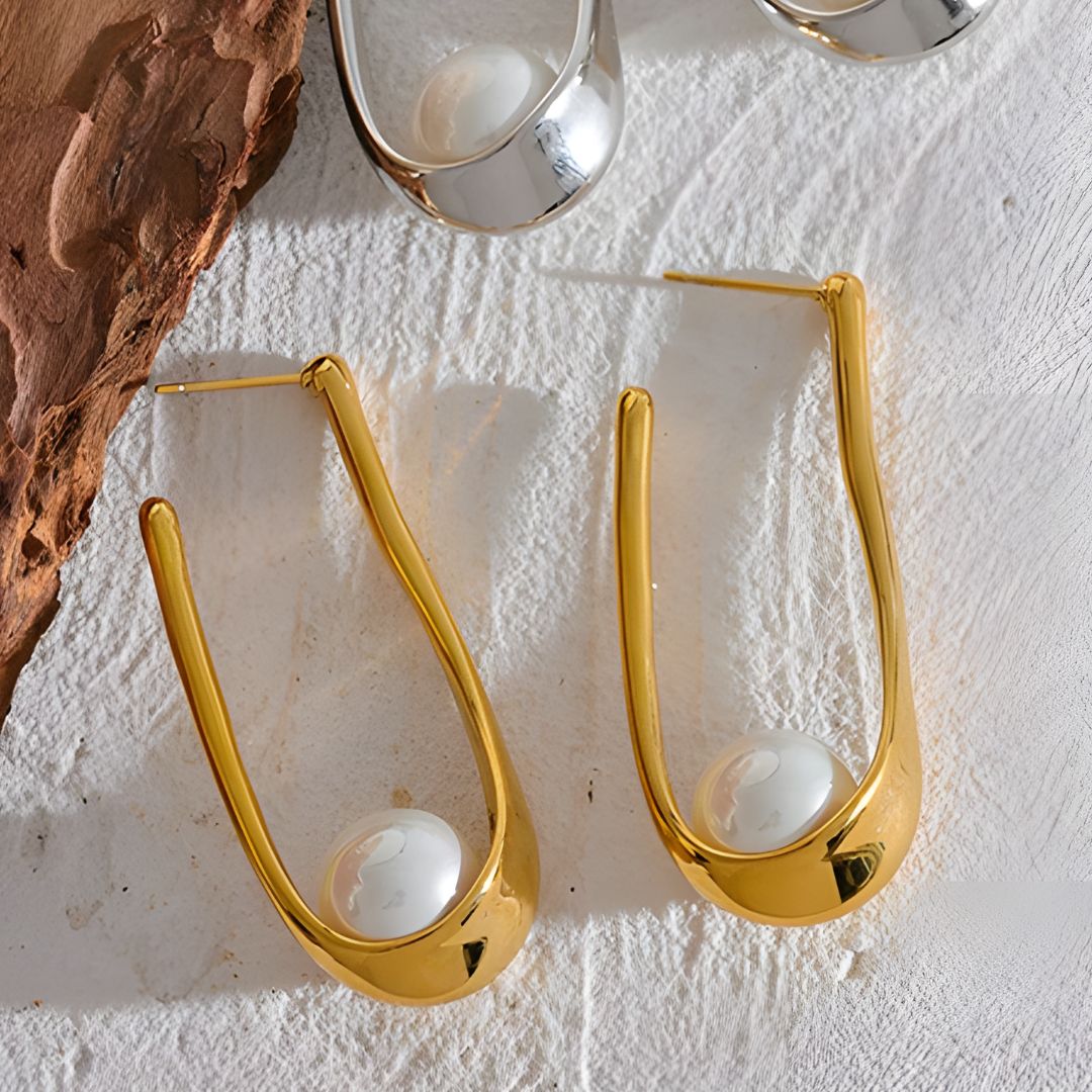 Aretes dorados bañados en oro 18k elegante con piedra Julia