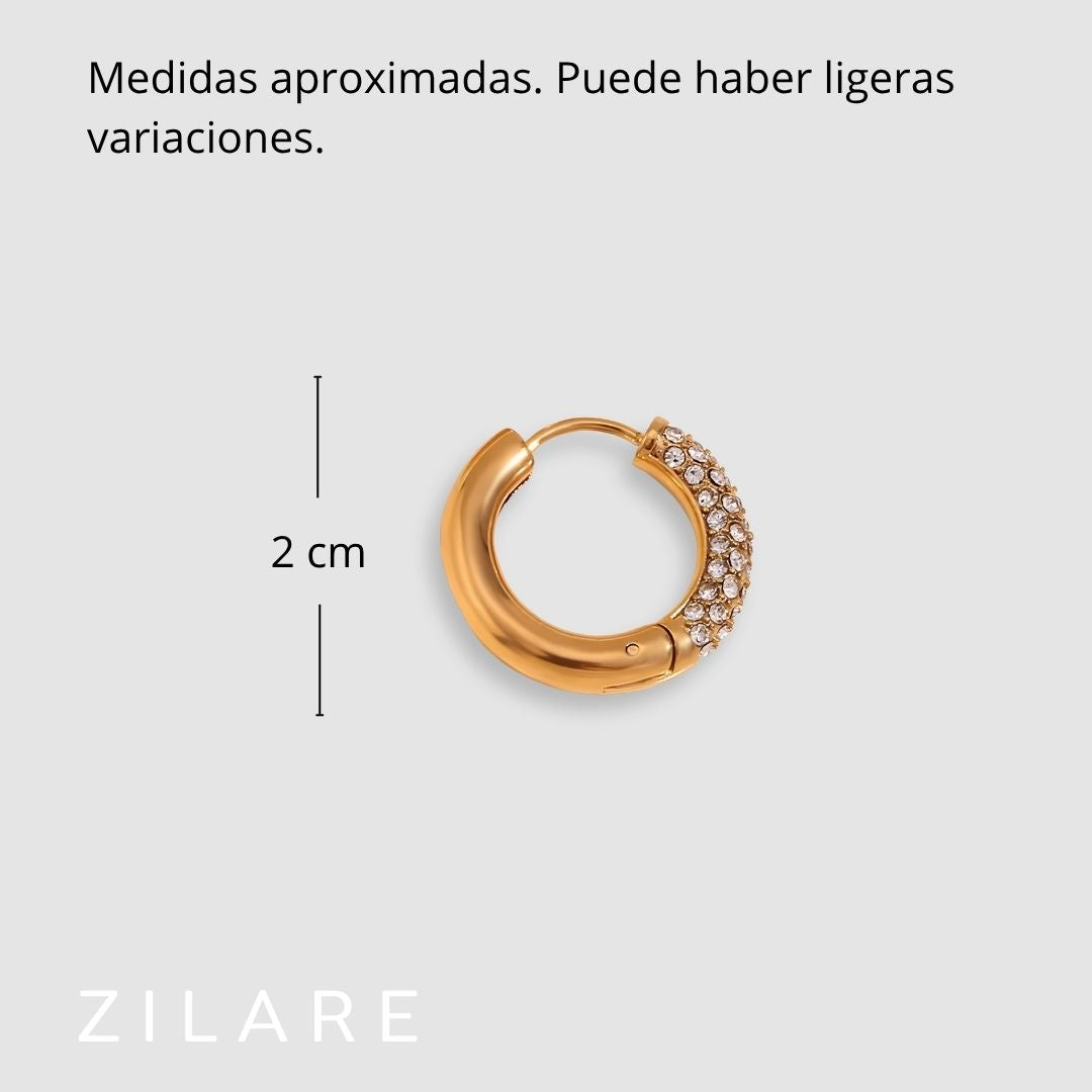 Aretes delicados baño de oro 18k con diseño brillante Marely