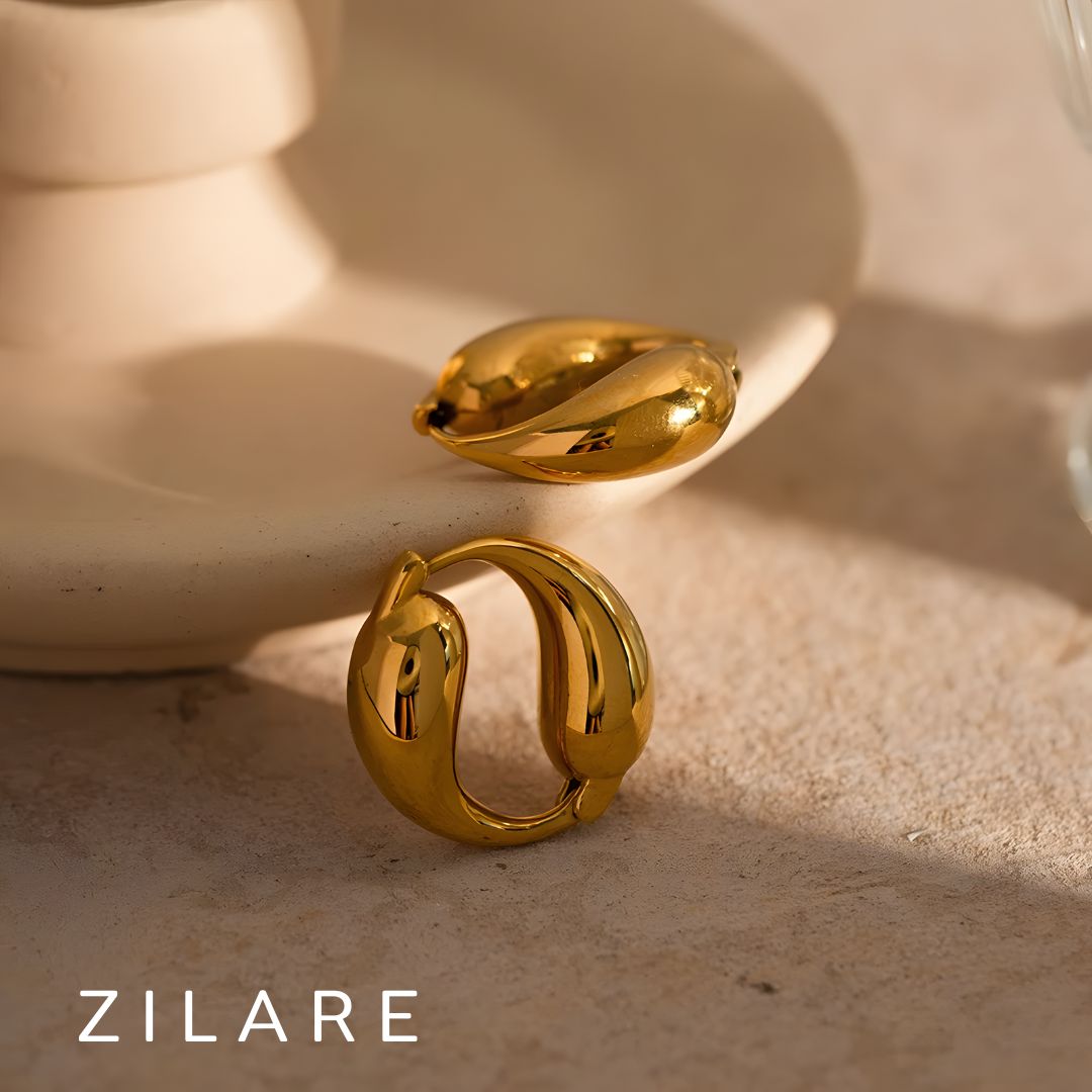 Aretes dorados baño de oro 18k con diseño curvo Marisela