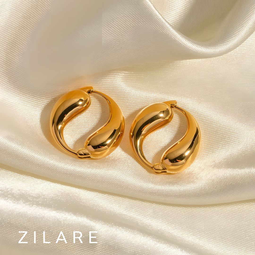 Aretes dorados baño de oro 18k con diseño curvo Marisela