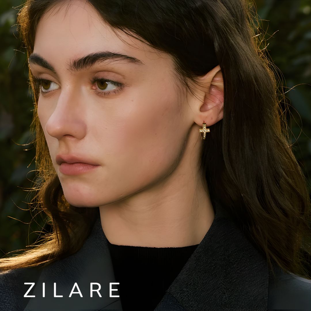 Aretes dorados con cruz y zirconias bañados en oro 18k Lía