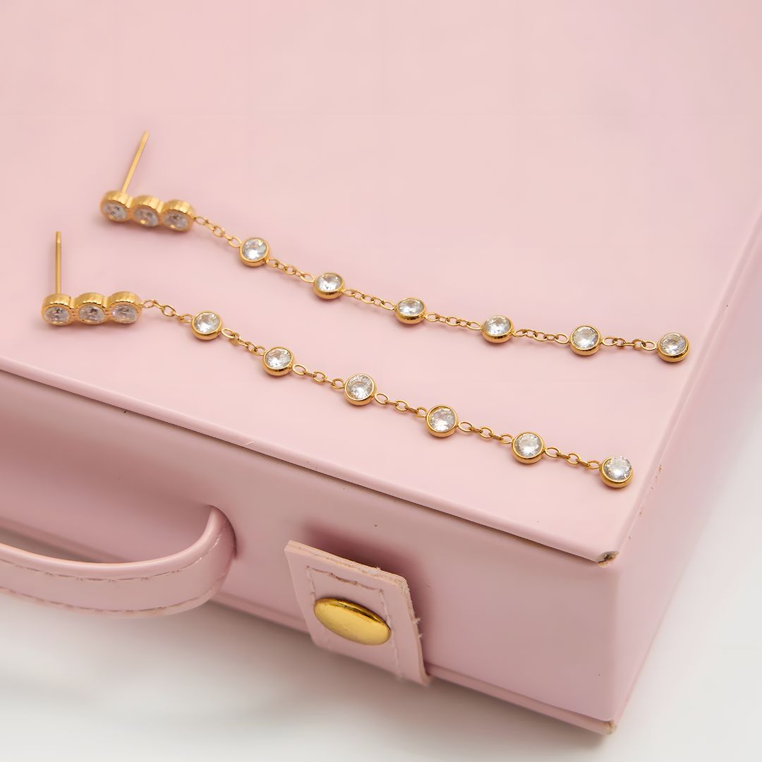 Aretes dorados con piedras brillantes bañados oro 18k Ivette