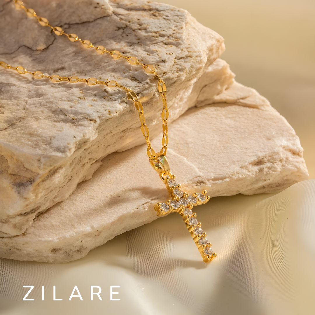 Collar delicado baño de oro 18k con cruz luminosa Maite