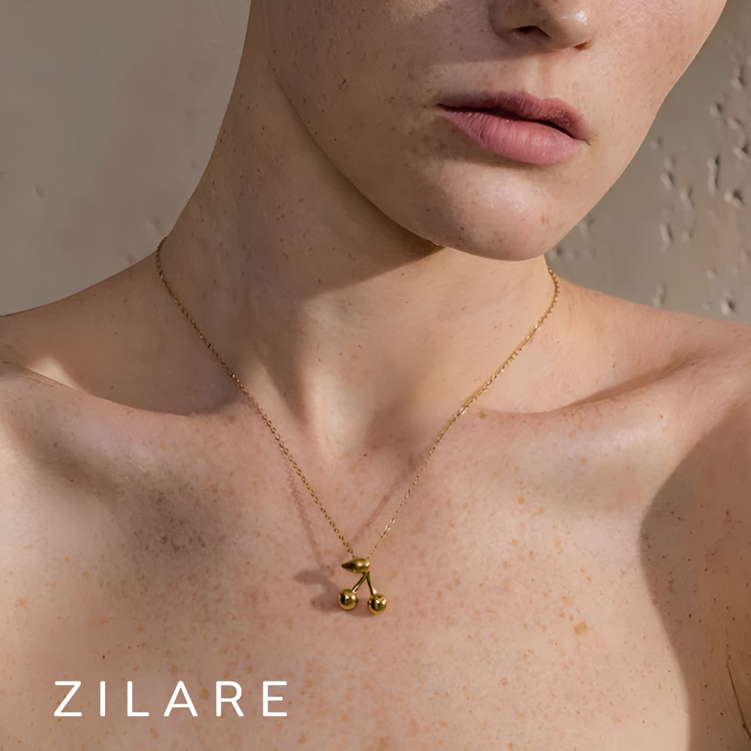 Collar dorado con dije de cereza bañado en oro 18k Nayeli