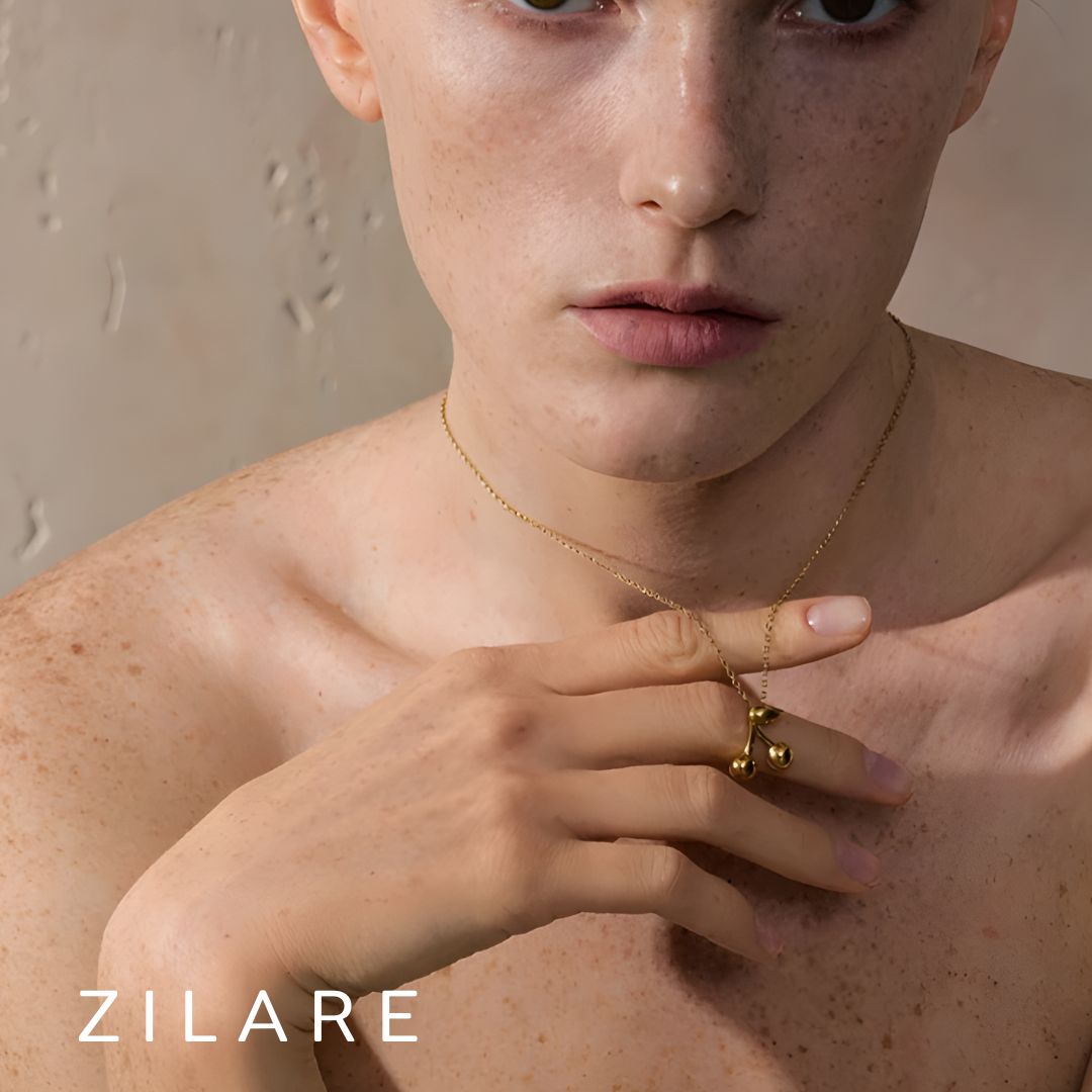 Collar dorado con dije de cereza bañado en oro 18k Nayeli