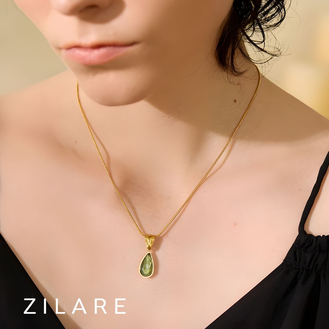 Collar dorado con gota verde elegante bañado oro 18k Clarisa