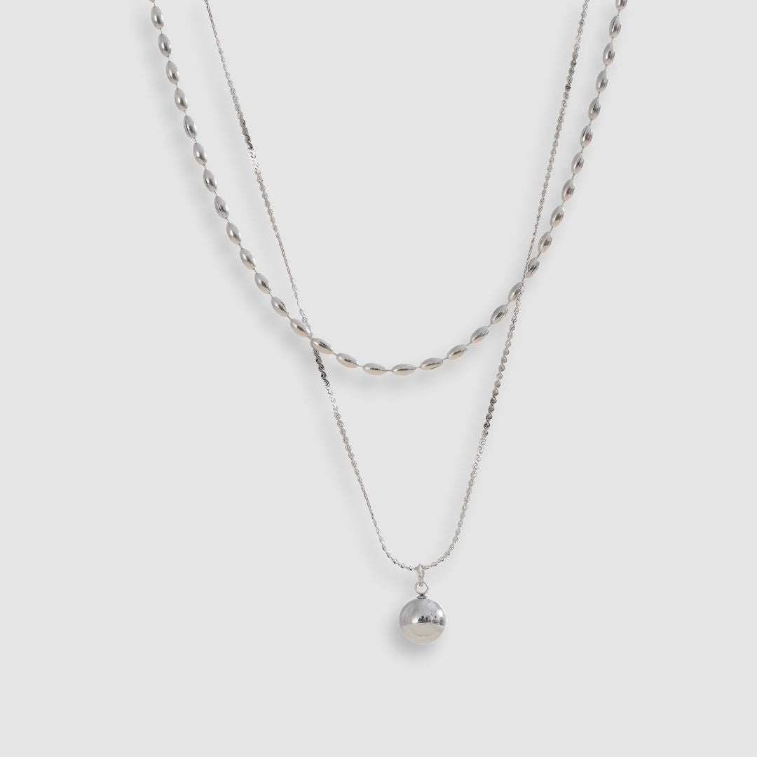 Collar doble bañado en oro 18k con esfera colgante Roxana