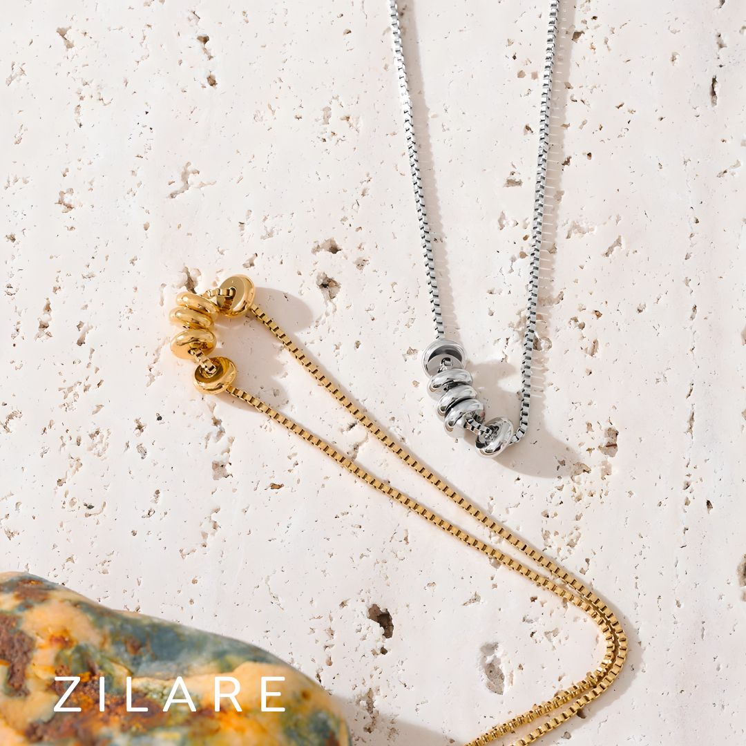 Collar dorado bañado en oro 18k con delicadas argollas Vera