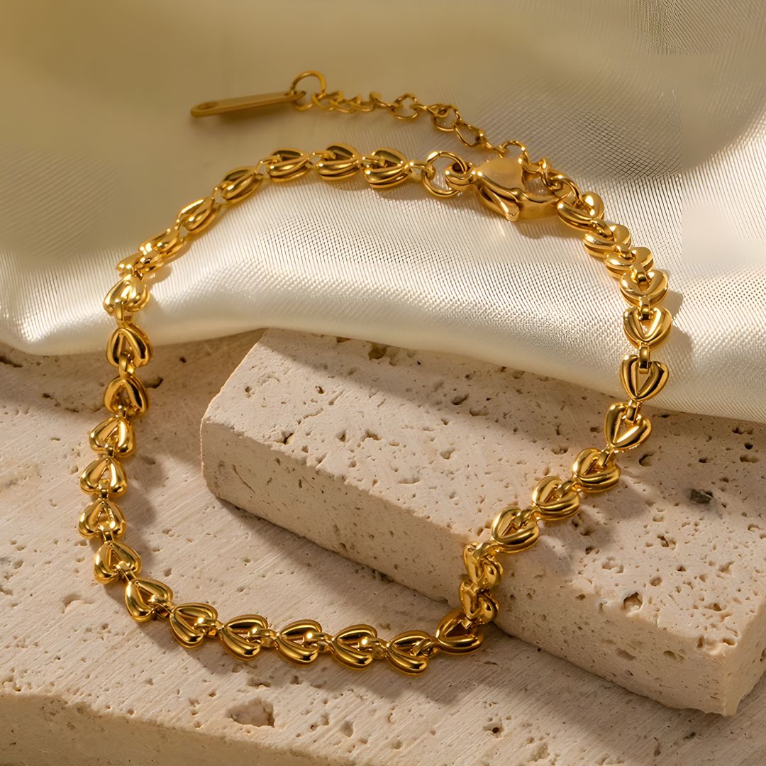 Pulsera fina bañada en oro 18k diseño minimalista Elina
