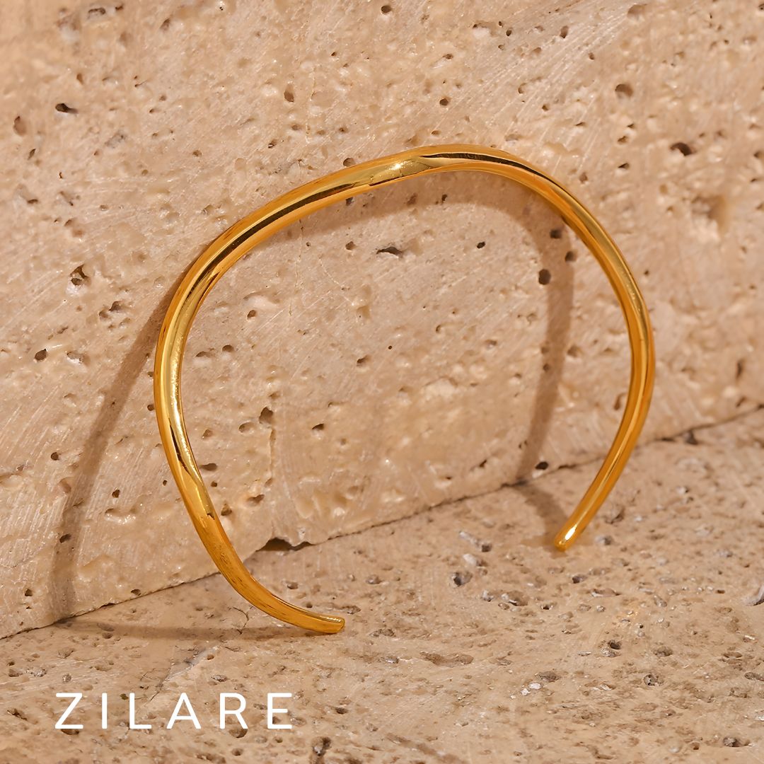 Pulsera dorada diseño curvado con baño de oro 18k Dalina