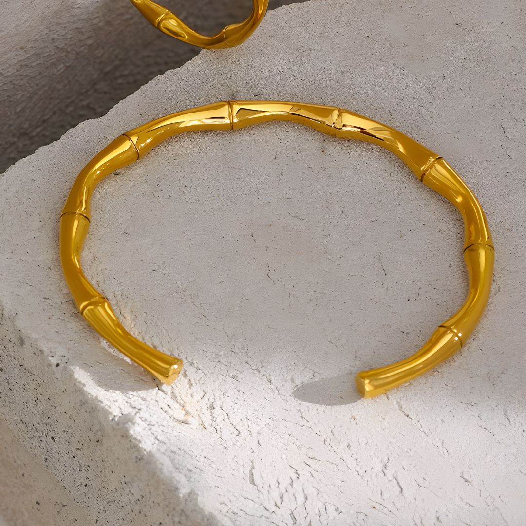 Pulsera dorada elegante tipo bambú bañada en oro 18k Samara