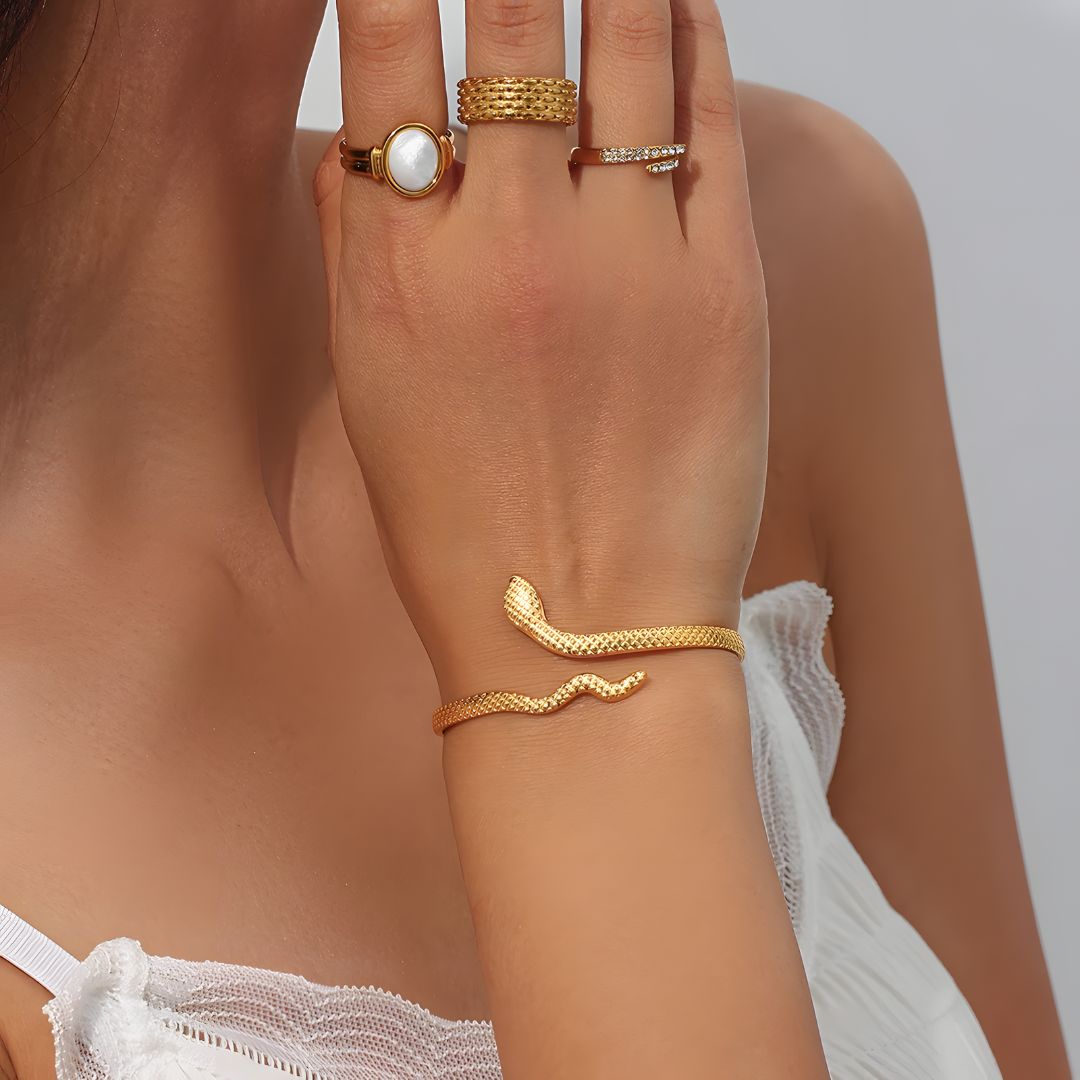Pulsera serpiente dorada elegante baño de oro 18k Maricel
