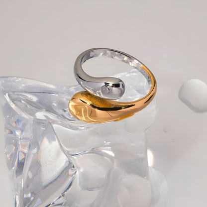 Anillo acero inoxidable bicolor con diseño original Itzayan