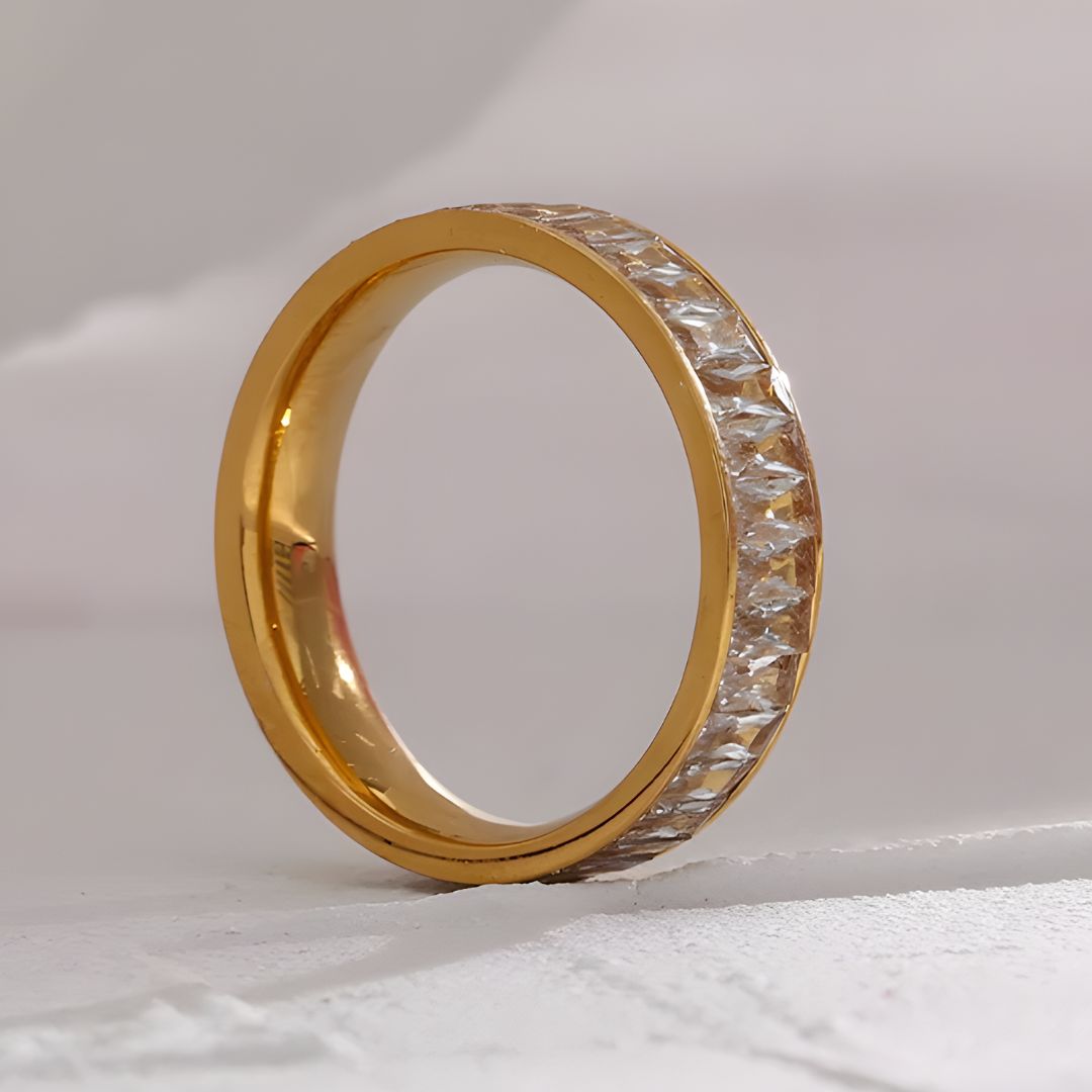 Anillo bañado en oro 18k elegante y moderno para mujer Naima