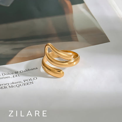 Anillo elegante bañado en oro 18k con diseño moderno Irina