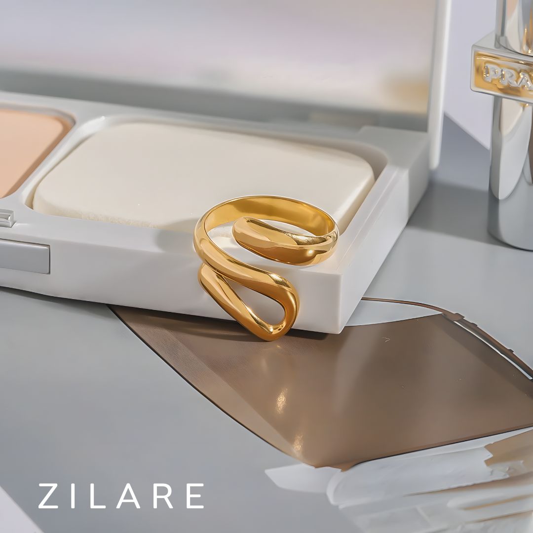 Anillo elegante bañado en oro 18k con diseño moderno Irina