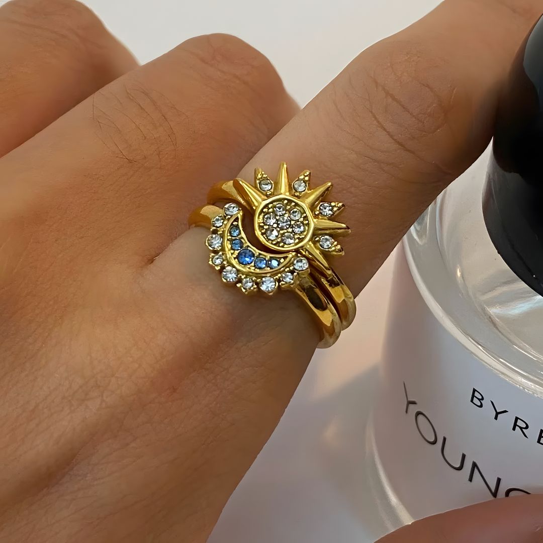 Anillo elegante ajustable bañado oro 18k sol y luna Samira