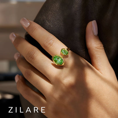 Anillo dorado baño de oro 18k con piedra verde  Naydelin