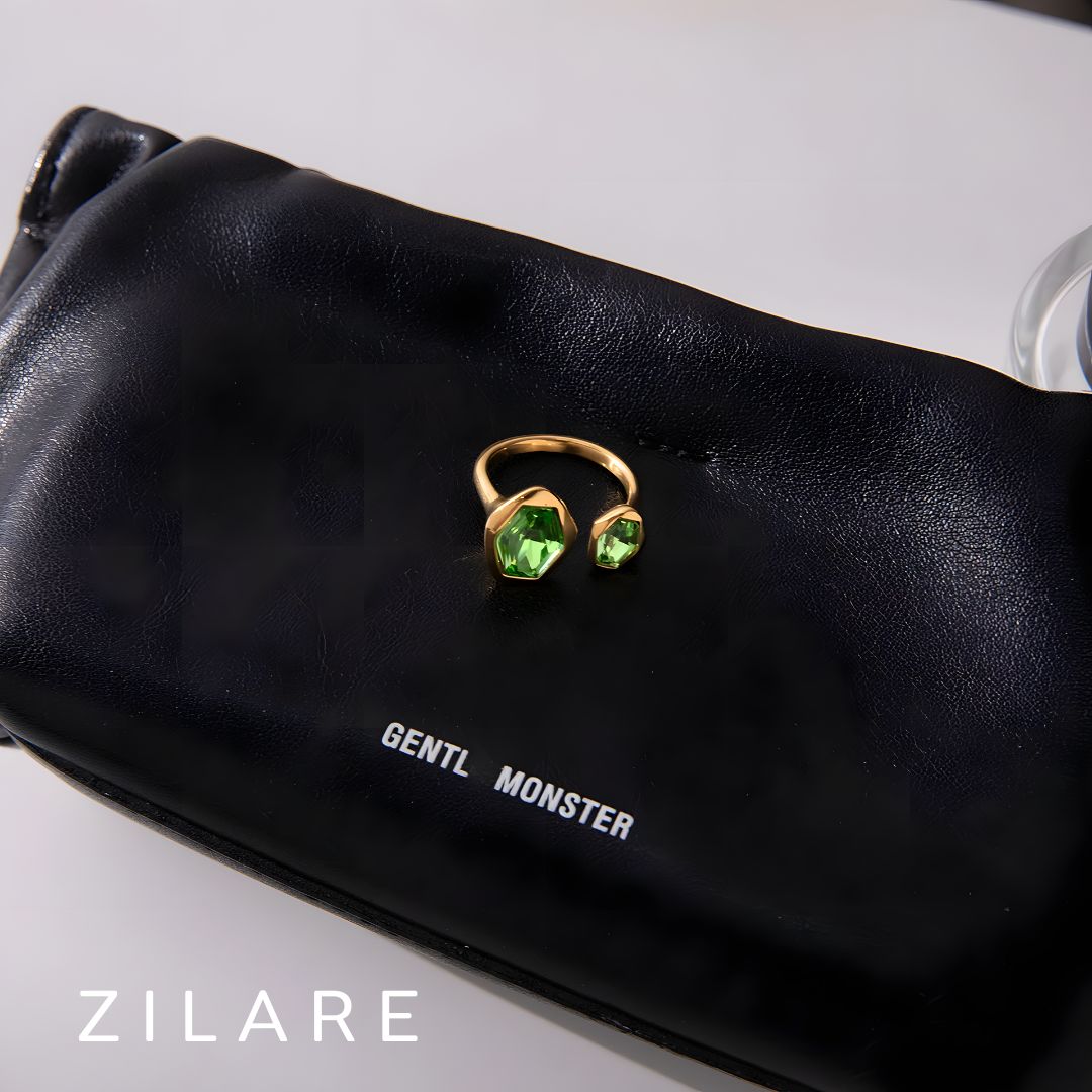 Anillo dorado baño de oro 18k con piedra verde  Naydelin