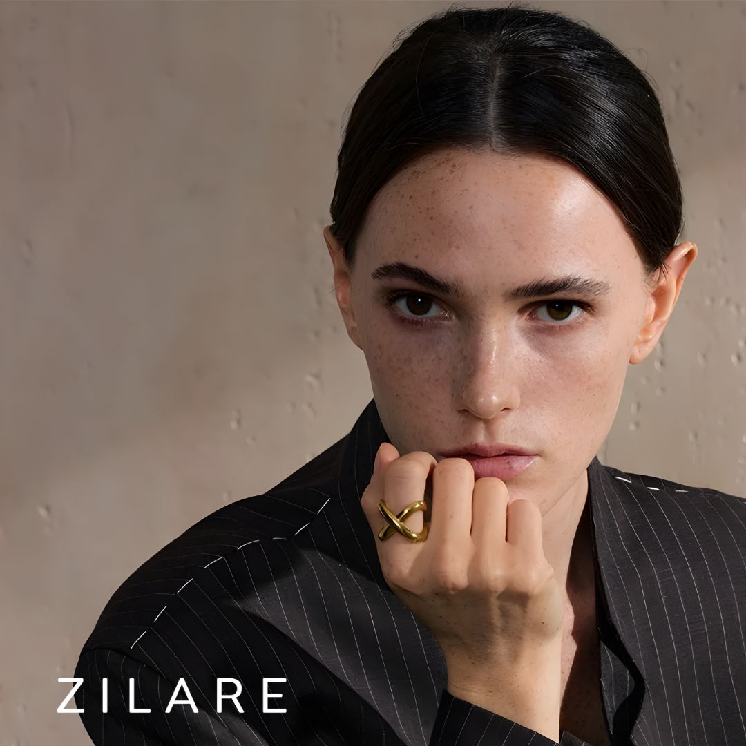 Anillo dorado moderno tipo cruz bañado en oro 18k Renée