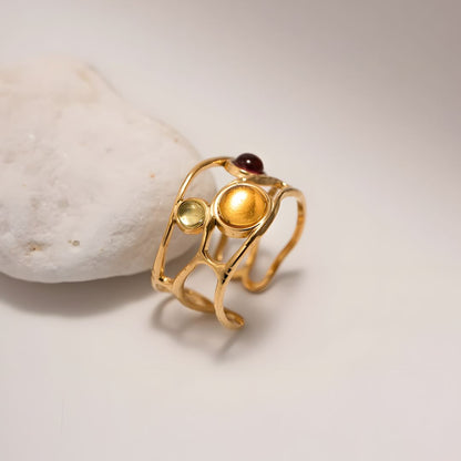 Anillo moderno con diseño artístico bañado en oro 18k Cira