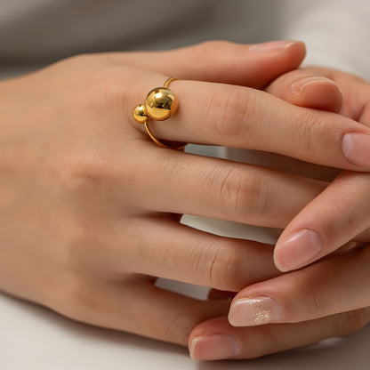 Anillo moderno con diseño único bañado en oro 18k Elva