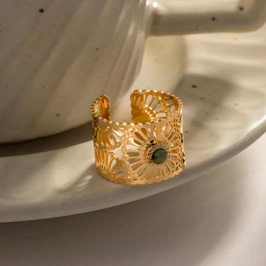 Anillo bañado en oro 18k con piedra verde elegante Amara