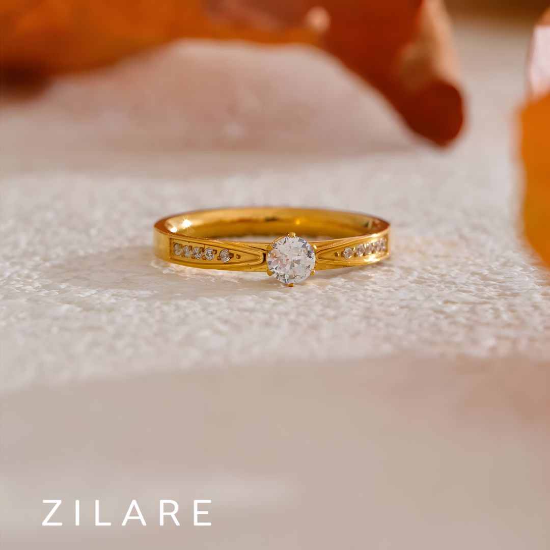 Anillo dorado con zirconias y piedra bañado oro 18k Romina