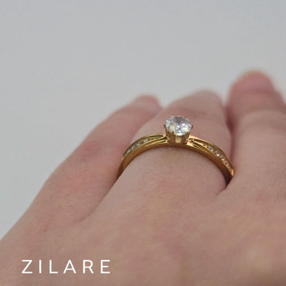 Anillo dorado con zirconias y piedra bañado oro 18k Romina