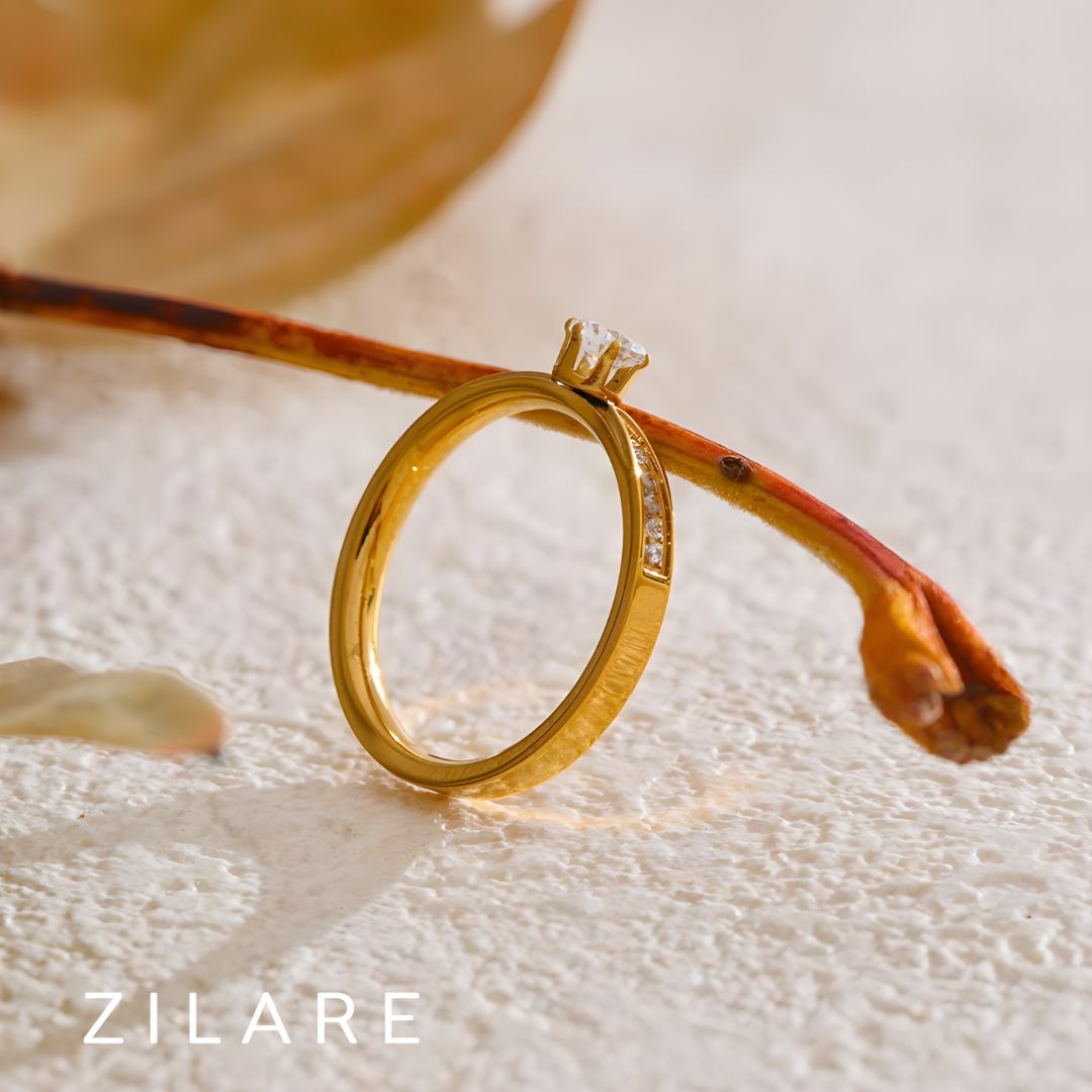 Anillo dorado con zirconias y piedra bañado oro 18k Romina