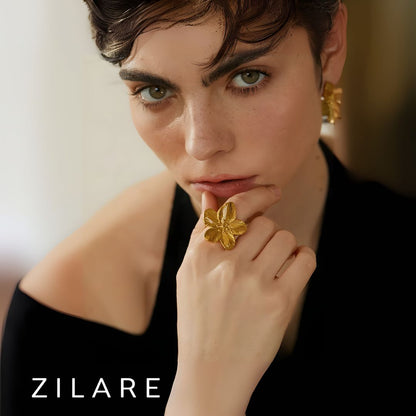 Anillo elegante con flor femenina bañado en oro 18k Violeta