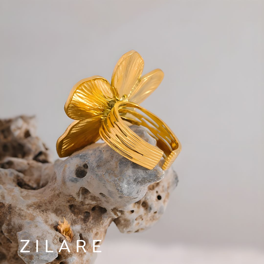 Anillo elegante con flor femenina bañado en oro 18k Violeta