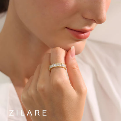 Anillo moderno con piedras brillantes bañado en oro 18k Naia