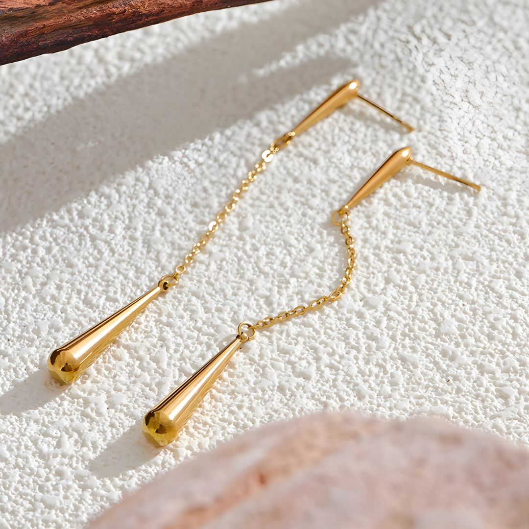 Arete elegante dorado laro con gota bañado en oro 18k Arlet