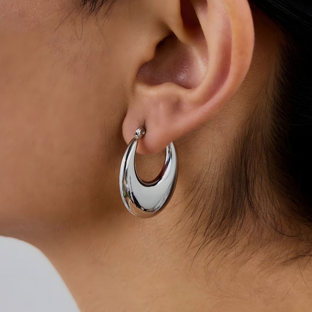 Aretes delicados acero inoxidable con diseño curvo Yamileth