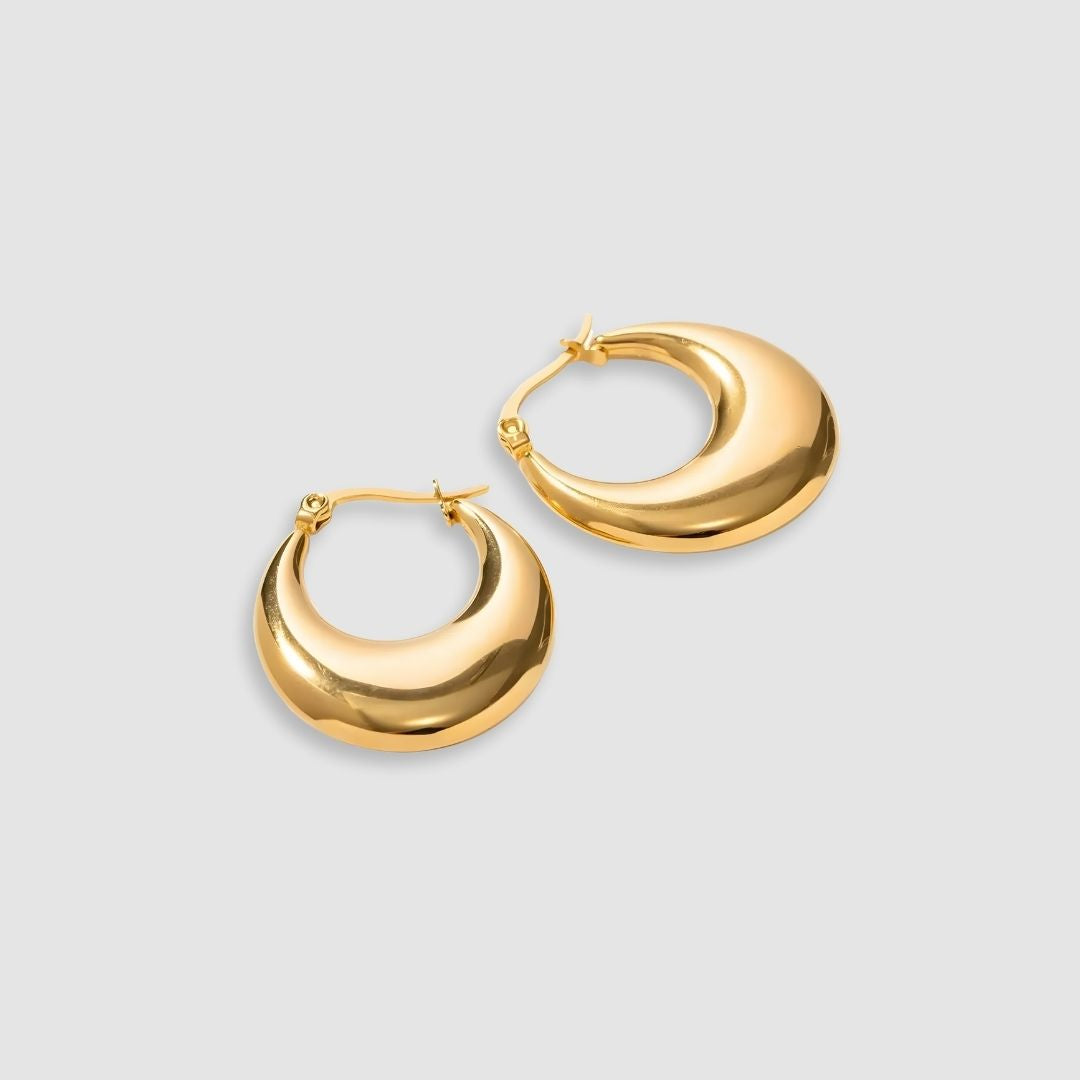 Aretes delicados acero inoxidable con diseño curvo Yamileth