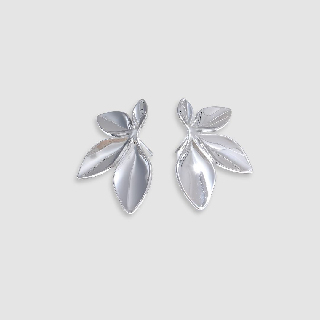 Aretes dorados bañados en oro 18k pétalas elegantes Lety