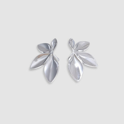 Aretes dorados bañados en oro 18k pétalas elegantes Lety