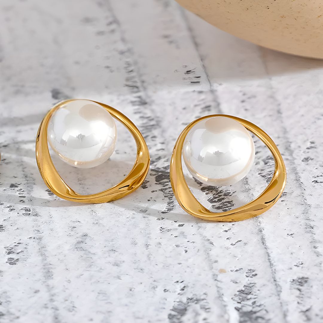 Aretes dorados bañados  oro 18k elegantes y únicos Gabriela