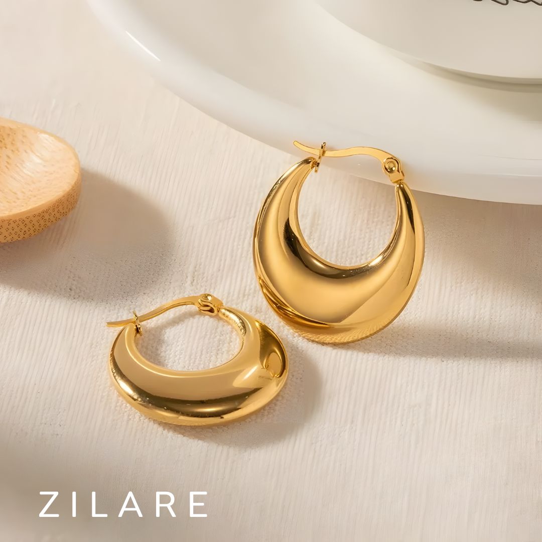 Aretes delicados baño de oro 18k con diseño curvo Yamileth