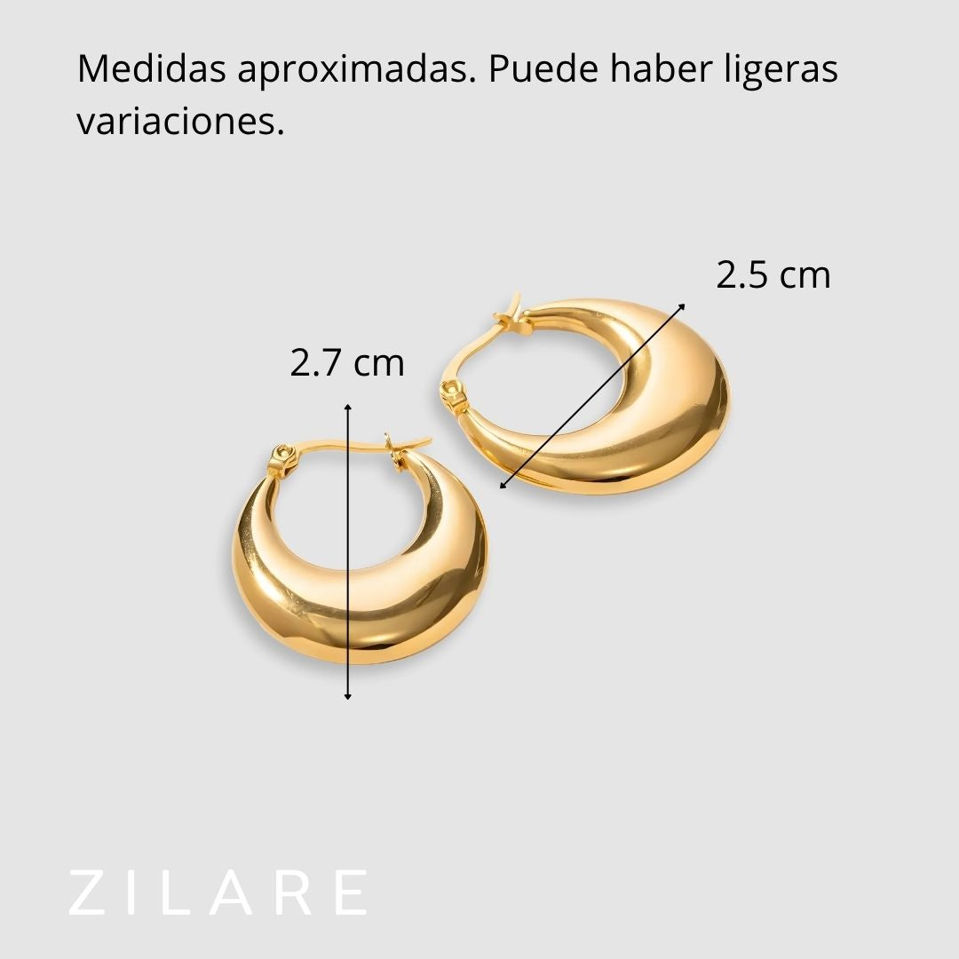 Aretes delicados baño de oro 18k con diseño curvo Yamileth