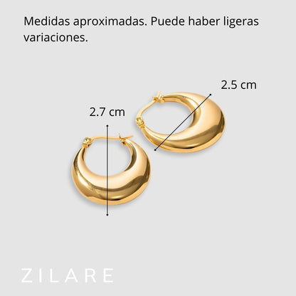 Aretes delicados baño de oro 18k con diseño curvo Yamileth