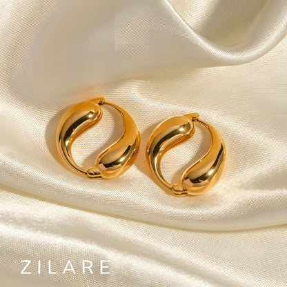 Aretes dorados baño de oro 18k con diseño curvo Marisela